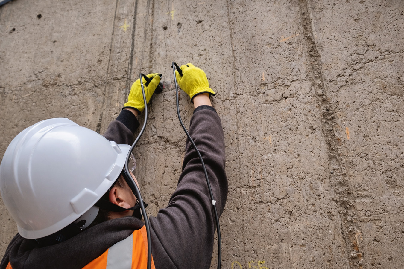 Profundidad y espesor de fisuras y grietas en concreto