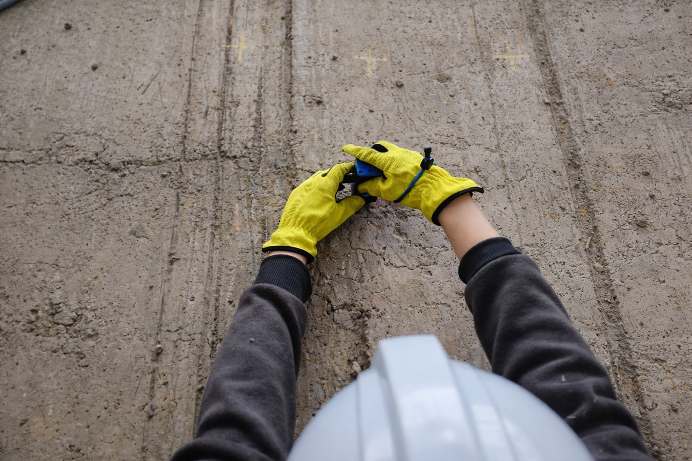 Profundidad y espesor de fisuras y grietas en concreto
